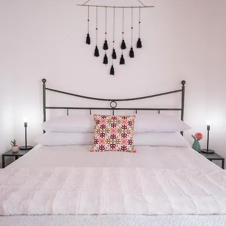 Yenne Wifi-ac Guest house
