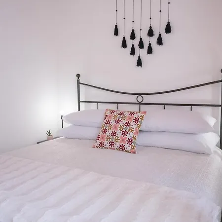 Yenne Wifi-ac Guest house
