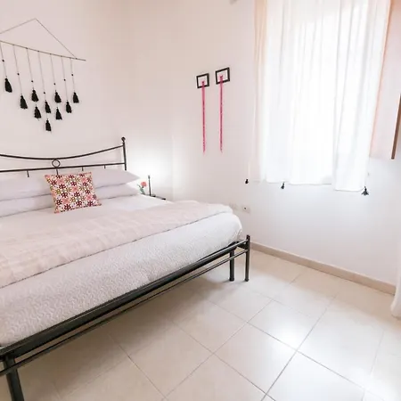 Yenne Wifi-ac Guest house *