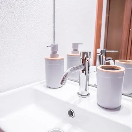 Yenne Wifi-ac Guest house *